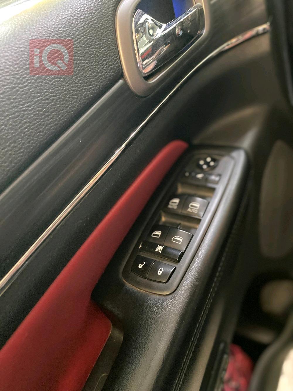 جیپ گراند شیرۆکی